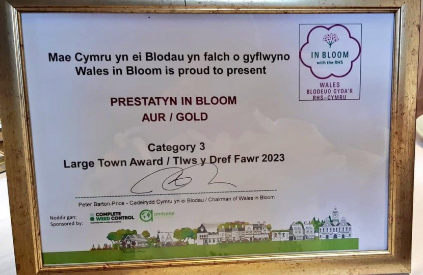 Prestatyn and Denbigh strike gold in Wales in Bloom contest