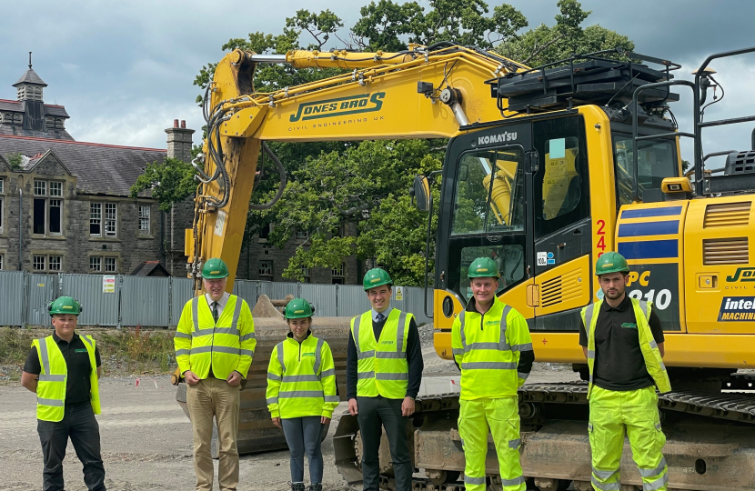 Dr James Davies MP with Jones Bros apprentices