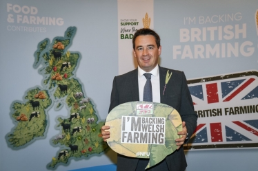 MP shows support for farmers and British food in Vale of Clwyd