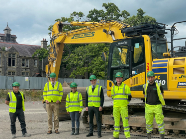 Dr James Davies MP with Jones Bros apprentices