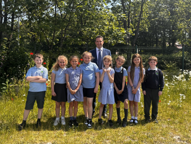 Green-fingered school children applauded by MP 